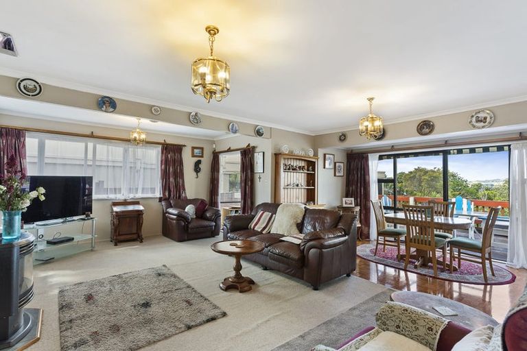 Photo of property in 17 Tui Vale Road, Shelly Park, Auckland, 2014