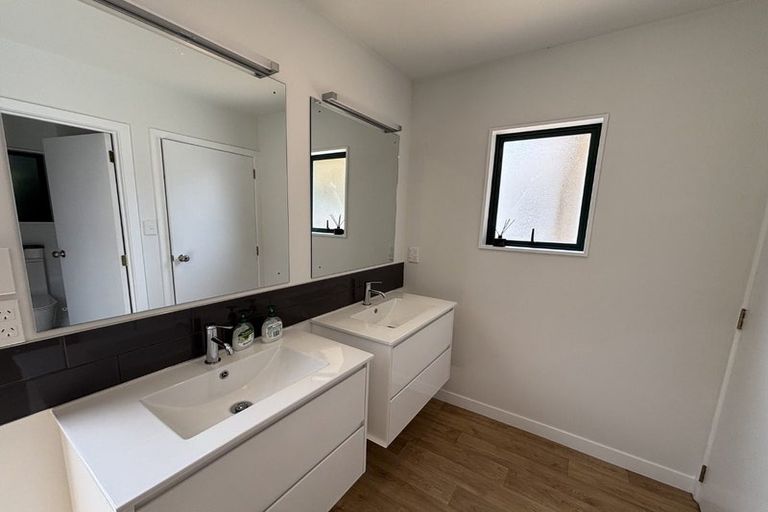 Photo of property in 34 Curletts Road, Sockburn, Christchurch, 8042