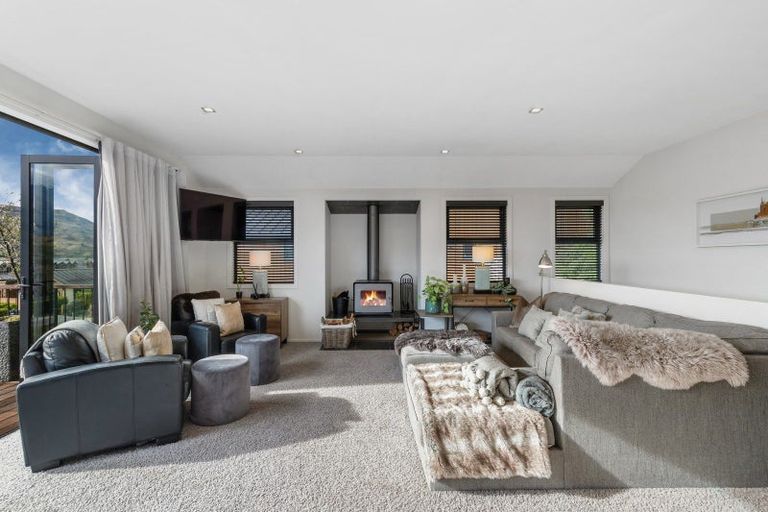 Photo of property in 31 Rannoch Drive, Jacks Point, Queenstown, 9371