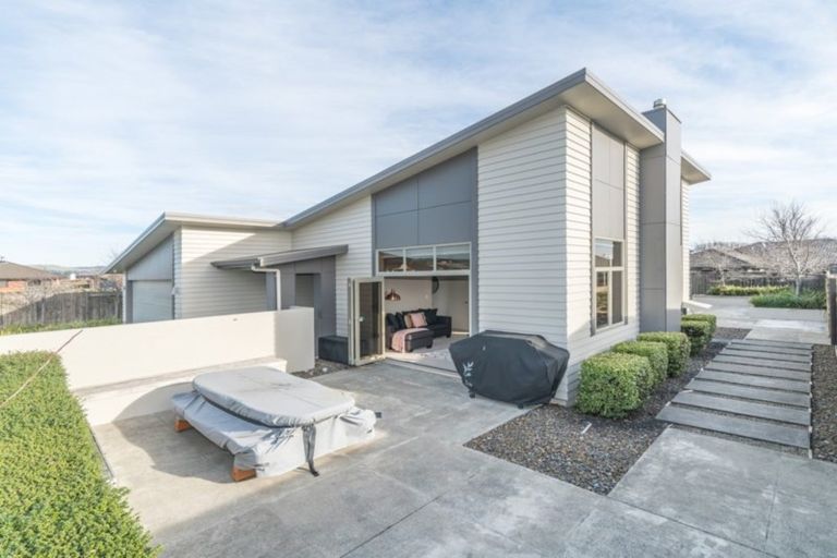 Photo of property in 46 Branigan Parade, Kelvin Grove, Palmerston North, 4414