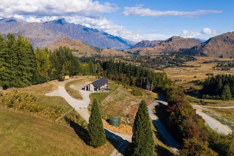 Photo of property in 86 Mountain View Road, Dalefield, Queenstown, 9371