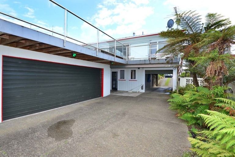 Photo of property in 49 Roberts Road, Matakatia, Whangaparaoa, 0930