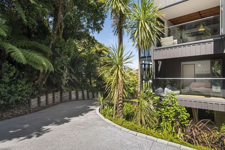 Photo of property in 17b Rangitoto Terrace, Milford, Auckland, 0620