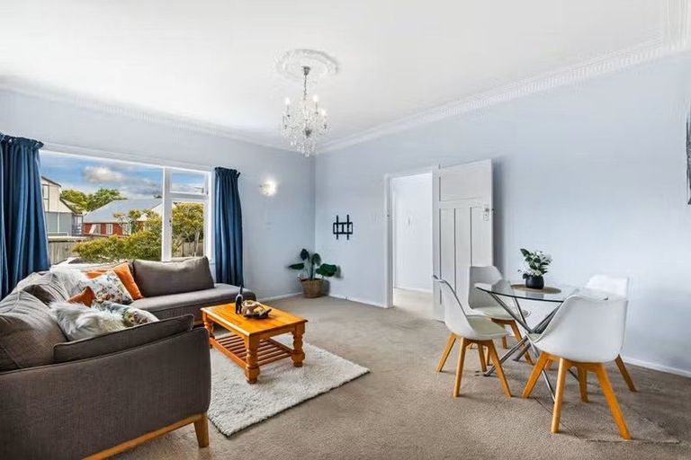 Photo of property in 11 Craigbank Avenue, New Lynn, Auckland, 0600