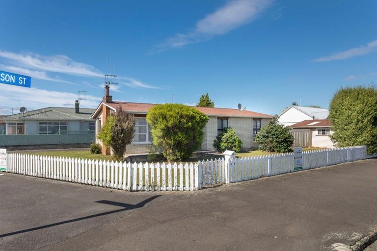 Photo of property in 56 Tennyson Street, Dannevirke, 4930
