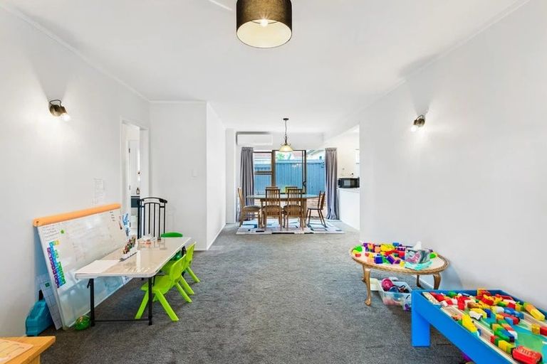 Photo of property in 2/8 Wood Street, Papakura, 2110