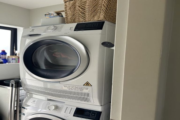 Photo of property in 39 Meadowcroft Grove, Johnsonville, Wellington, 6037