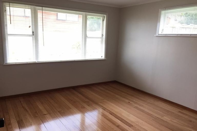 Photo of property in 1/176 Chivalry Road, Glenfield, Auckland, 0629