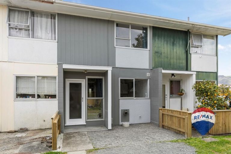 Photo of property in 2/100 Martin Street, Wallaceville, Upper Hutt, 5018