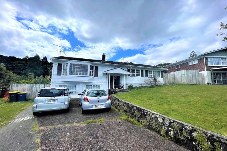 Photo of property in 16 Munstead Place, Hillcrest, Auckland, 0627