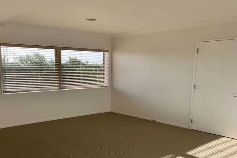 Photo of property in 7 Lissleton Drive, East Tamaki, Auckland, 2013
