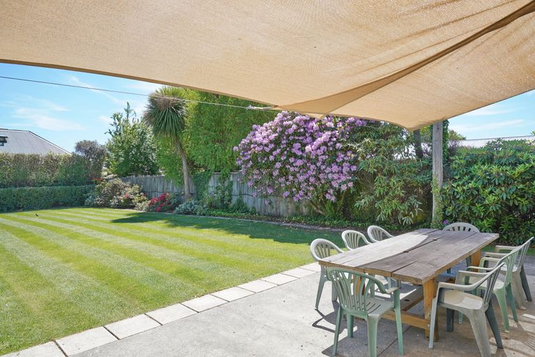 Photo of property in 22 Kendal Avenue, Burnside, Christchurch, 8053