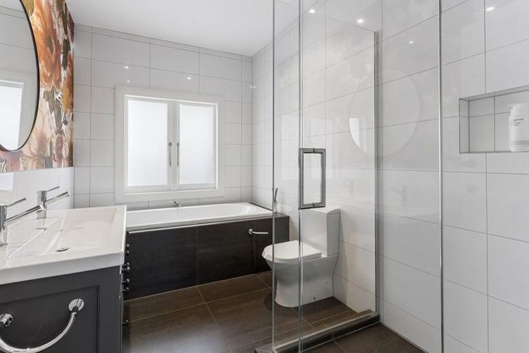 Photo of property in 120 Island Bay Road, Beach Haven, Auckland, 0626