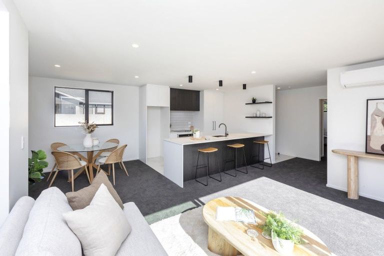 Photo of property in 2/47 Sturrocks Road, Redwood, Christchurch, 8051