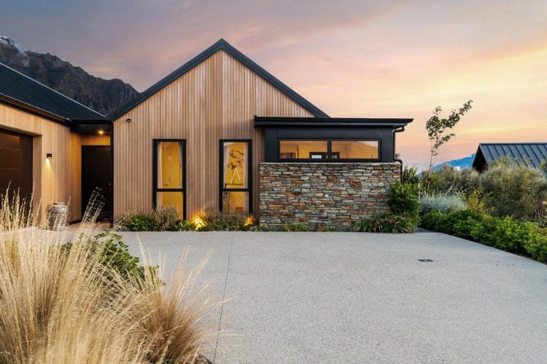 Photo of property in 9 Arran Lane, Jacks Point, Queenstown, 9371