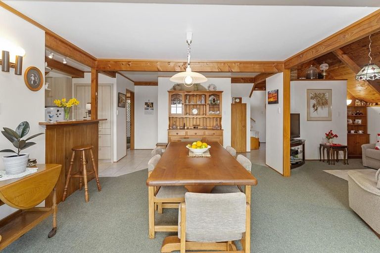 Photo of property in 15 Domain Crescent, Muriwai, Waimauku, 0881