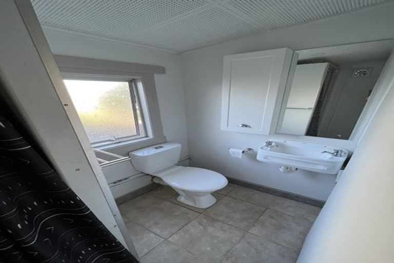 Photo of property in 6 Brighton Terrace, Murrays Bay, Auckland, 0630