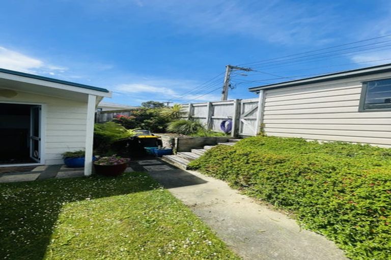 Photo of property in 6 Kekerenga Street, Strathmore Park, Wellington, 6022