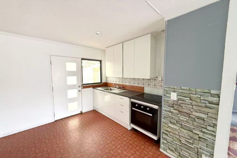 Photo of property in 2/4a Vine Street, Mangere East, Auckland, 2024