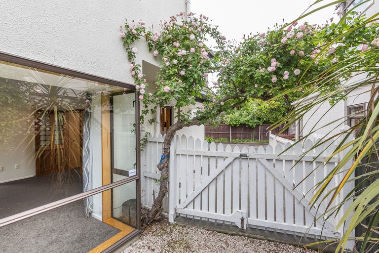 Photo of property in 2/40 Onslow Street, St Albans, Christchurch, 8014