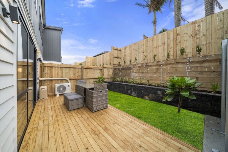 Photo of property in 13 Rengarenga Rise, Fairview Heights, Auckland, 0632