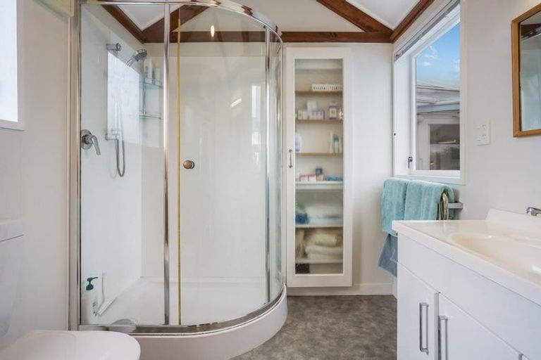 Photo of property in 113 Seaview Road, Paraparaumu Beach, Paraparaumu, 5032