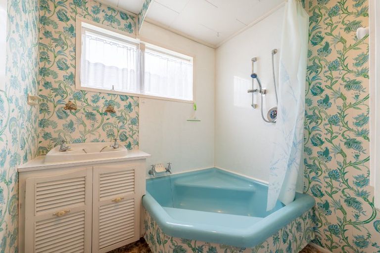 Photo of property in 22 Avenue Road, West End, Timaru, 7910