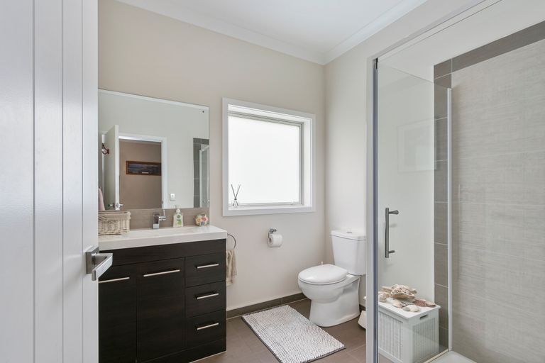 Photo of property in 15 Canary Way, Whitby, Porirua, 5024