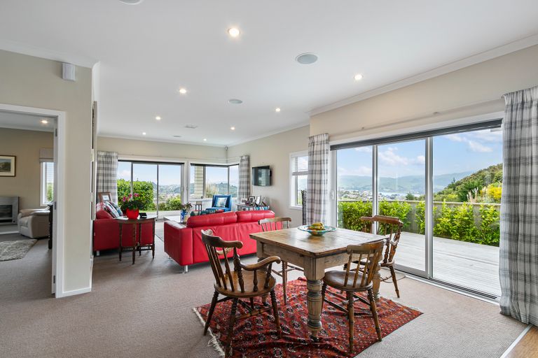 Photo of property in 15 Canary Way, Whitby, Porirua, 5024