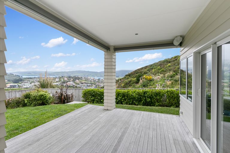 Photo of property in 15 Canary Way, Whitby, Porirua, 5024
