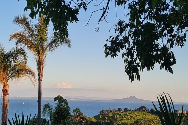 Photo of property in 76 Wade River Road, Stanmore Bay, Whangaparaoa, 0932