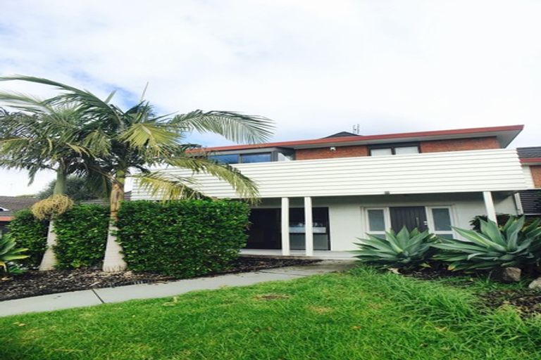 Photo of property in 24 Lexington Drive, Botany Downs, Auckland, 2010