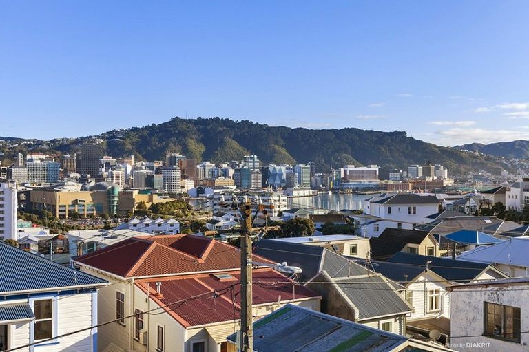 Photo of property in 12 Earls Terrace, Mount Victoria, Wellington, 6011