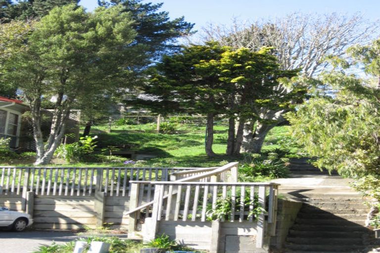 Photo of property in 186 Newlands Road, Newlands, Wellington, 6037