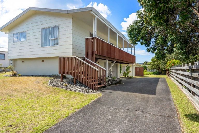 Photo of property in 216 Patuwai Drive, Whangamata, 3620