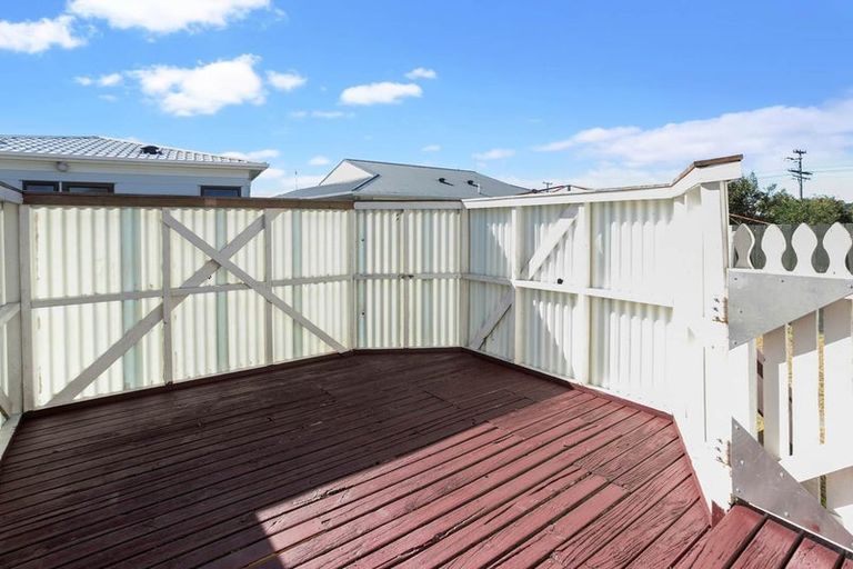 Photo of property in 2/89 Bruce Mclaren Road, Henderson, Auckland, 0612