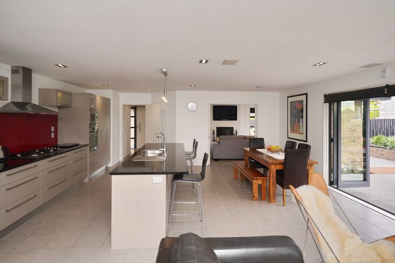 Photo of property in 43 Westpark Drive, Burnside, Christchurch, 8053