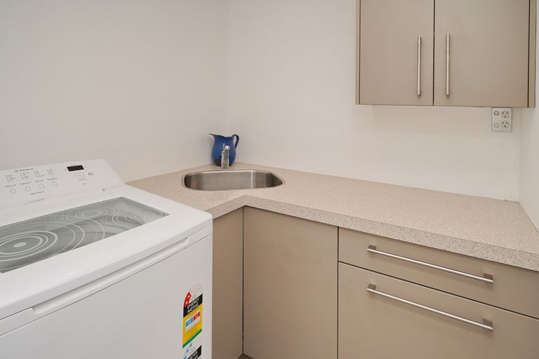 Photo of property in 43 Westpark Drive, Burnside, Christchurch, 8053