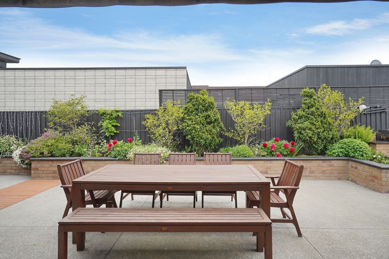 Photo of property in 43 Westpark Drive, Burnside, Christchurch, 8053