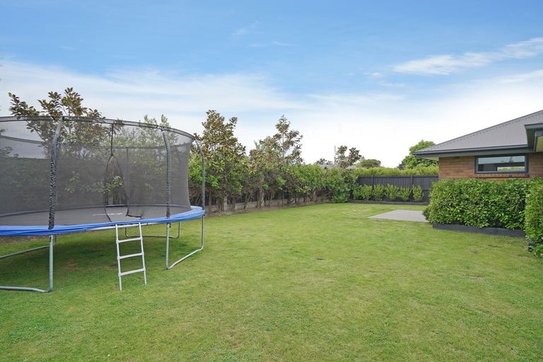 Photo of property in 43 Westpark Drive, Burnside, Christchurch, 8053