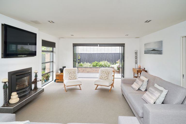 Photo of property in 43 Westpark Drive, Burnside, Christchurch, 8053