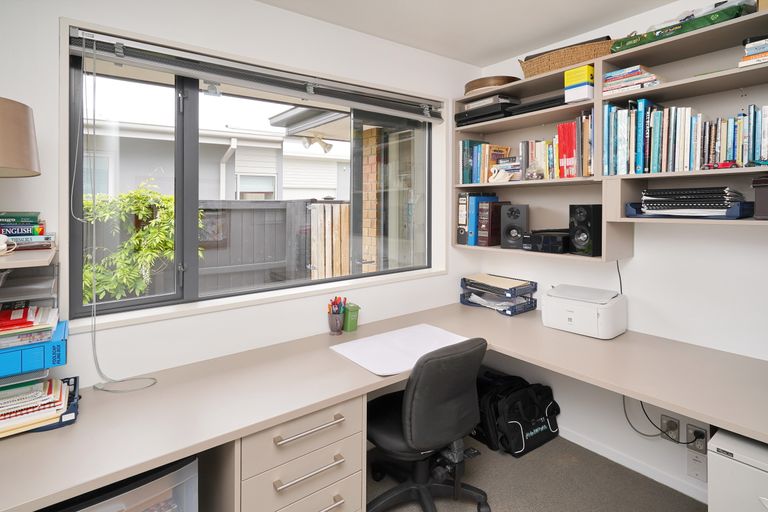 Photo of property in 43 Westpark Drive, Burnside, Christchurch, 8053