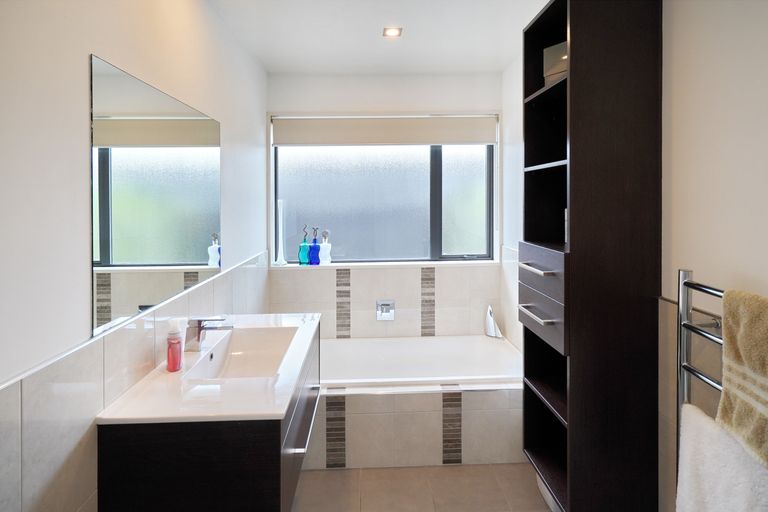 Photo of property in 43 Westpark Drive, Burnside, Christchurch, 8053