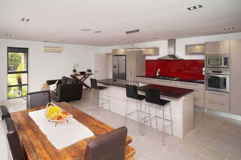 Photo of property in 43 Westpark Drive, Burnside, Christchurch, 8053