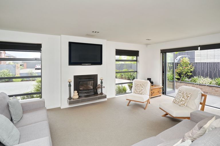 Photo of property in 43 Westpark Drive, Burnside, Christchurch, 8053