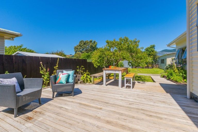 Photo of property in 18 Arawhata Road, Paraparaumu, 5032