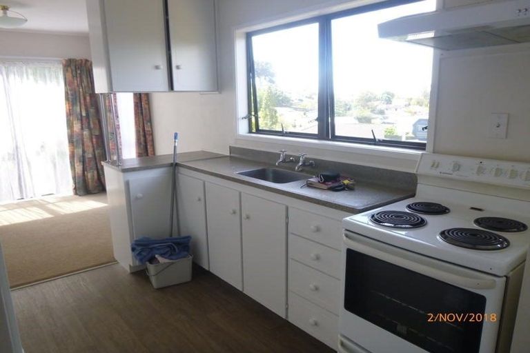 Photo of property in 2 Fitzherbert Avenue, West Harbour, Auckland, 0618