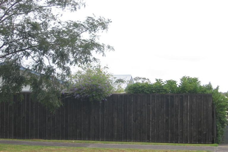 Photo of property in 145 Chivalry Road, Glenfield, Auckland, 0629