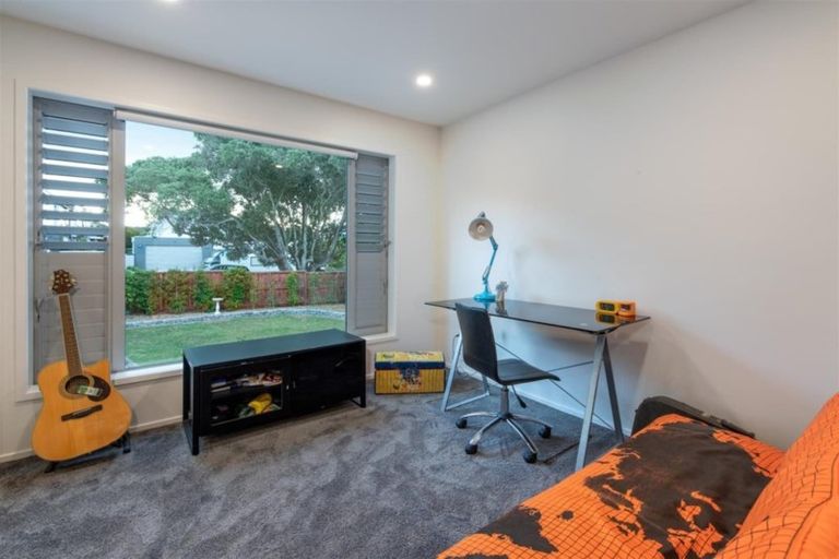 Photo of property in 22 Sharon Road, Waiake, Auckland, 0630