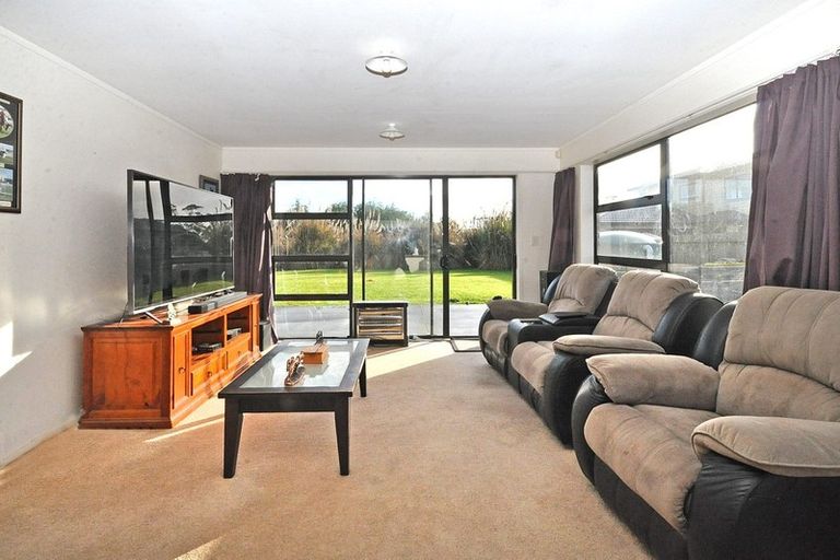 Photo of property in 19 Aitkenhead Court, Parakai, 0830